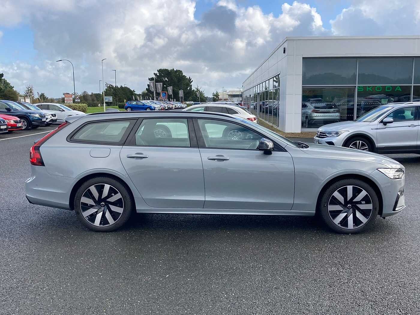 Volvo V90 Plus, T6 AWD Plug-in hybrid, Electric/Petrol, Dark