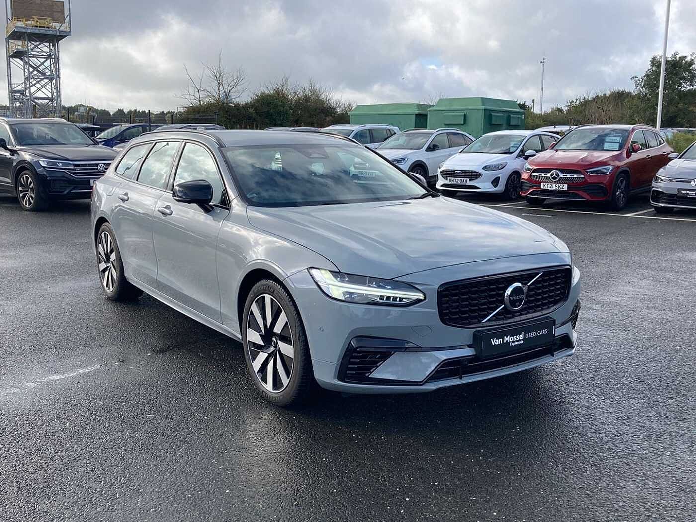 Volvo V90 Plus, T6 AWD Plug-in hybrid, Electric/Petrol, Dark