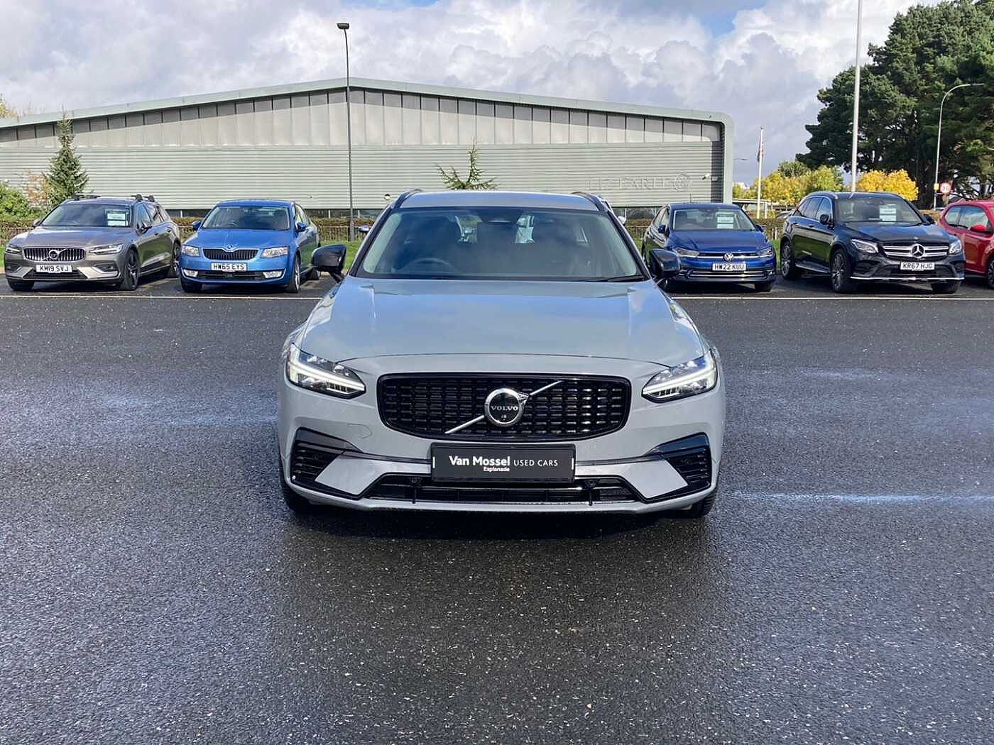 Volvo V90 Plus, T6 AWD Plug-in hybrid, Electric/Petrol, Dark