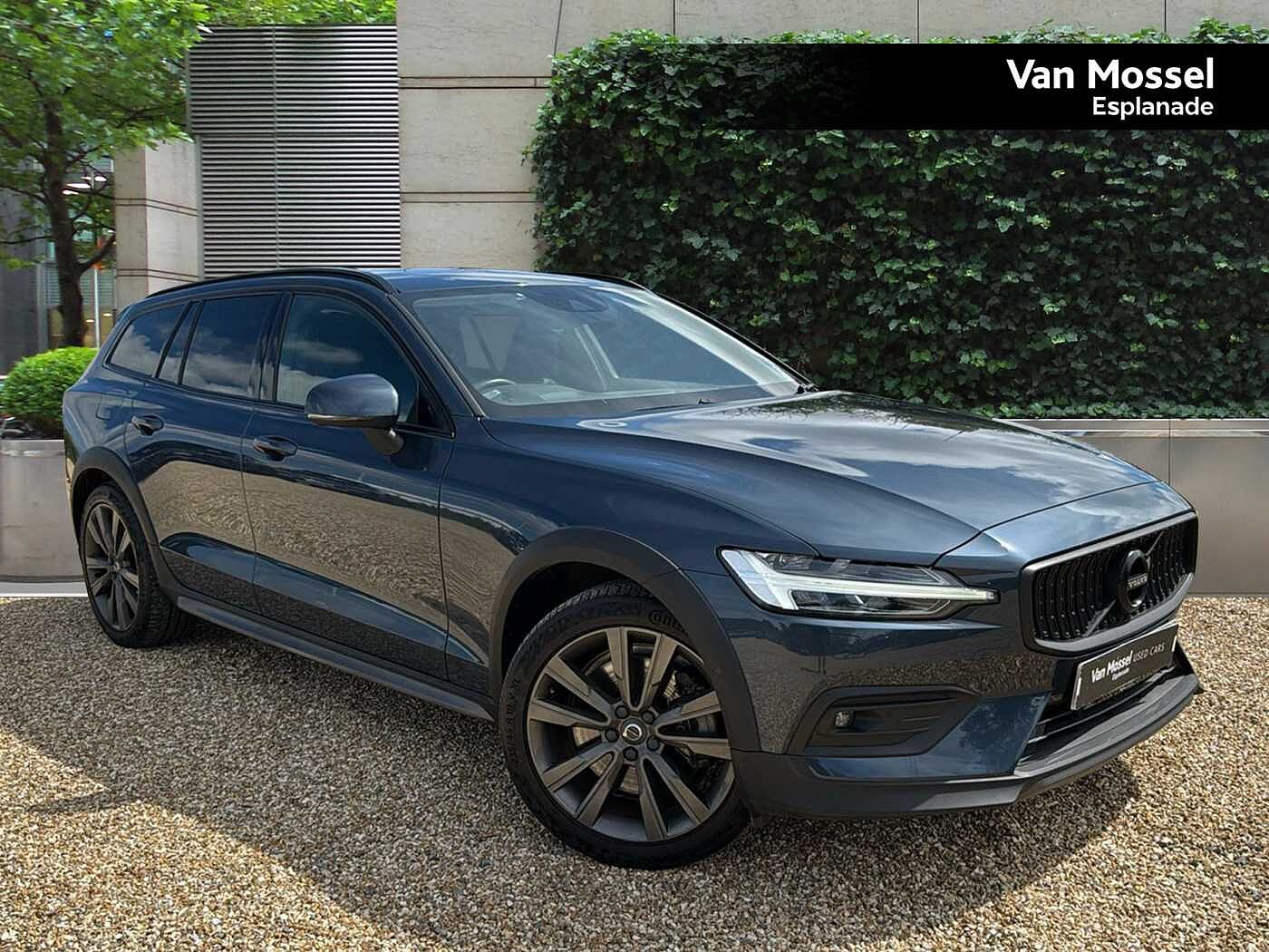 Volvo V60 Cross Country T5 AWD Plus Automatic