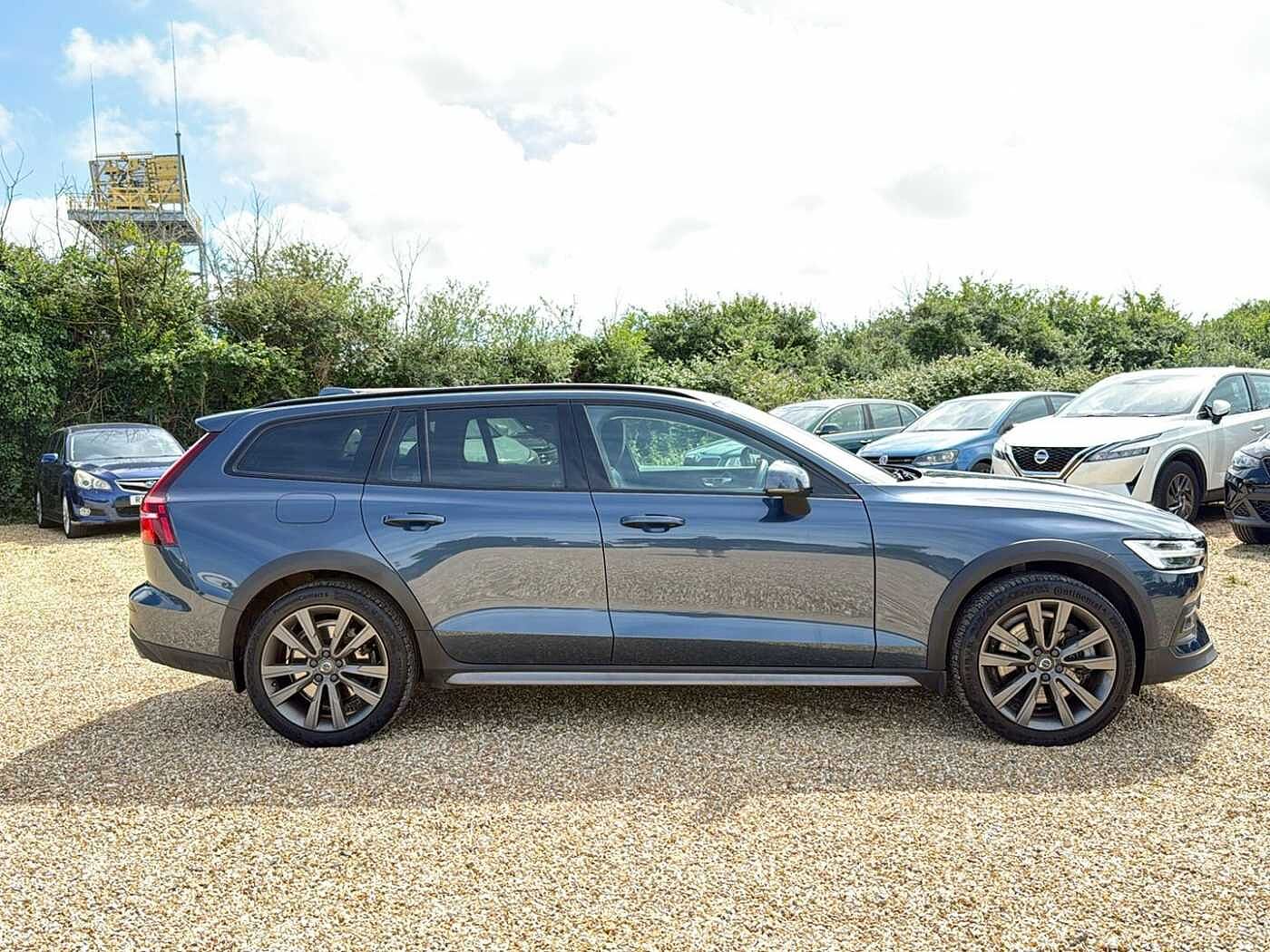 Volvo V60 Cross Country T5 AWD Plus Automatic