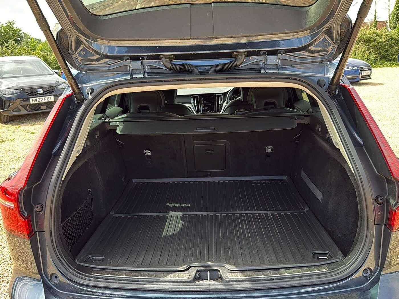 Volvo V60 Cross Country T5 AWD Plus Automatic