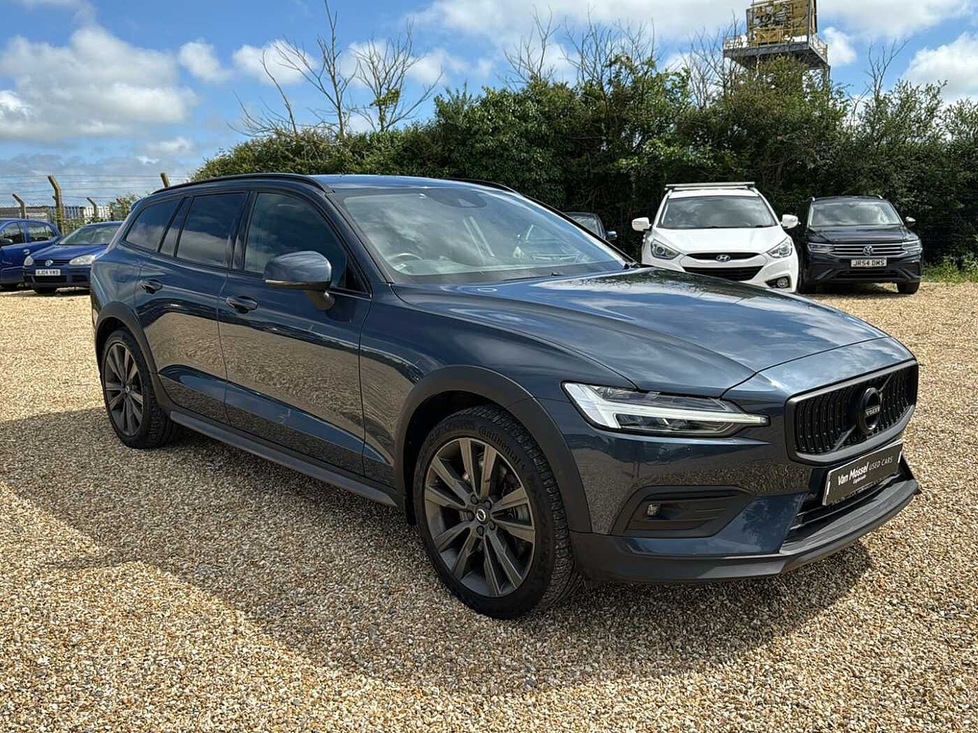 Volvo V60 Cross Country T5 AWD Plus Automatic