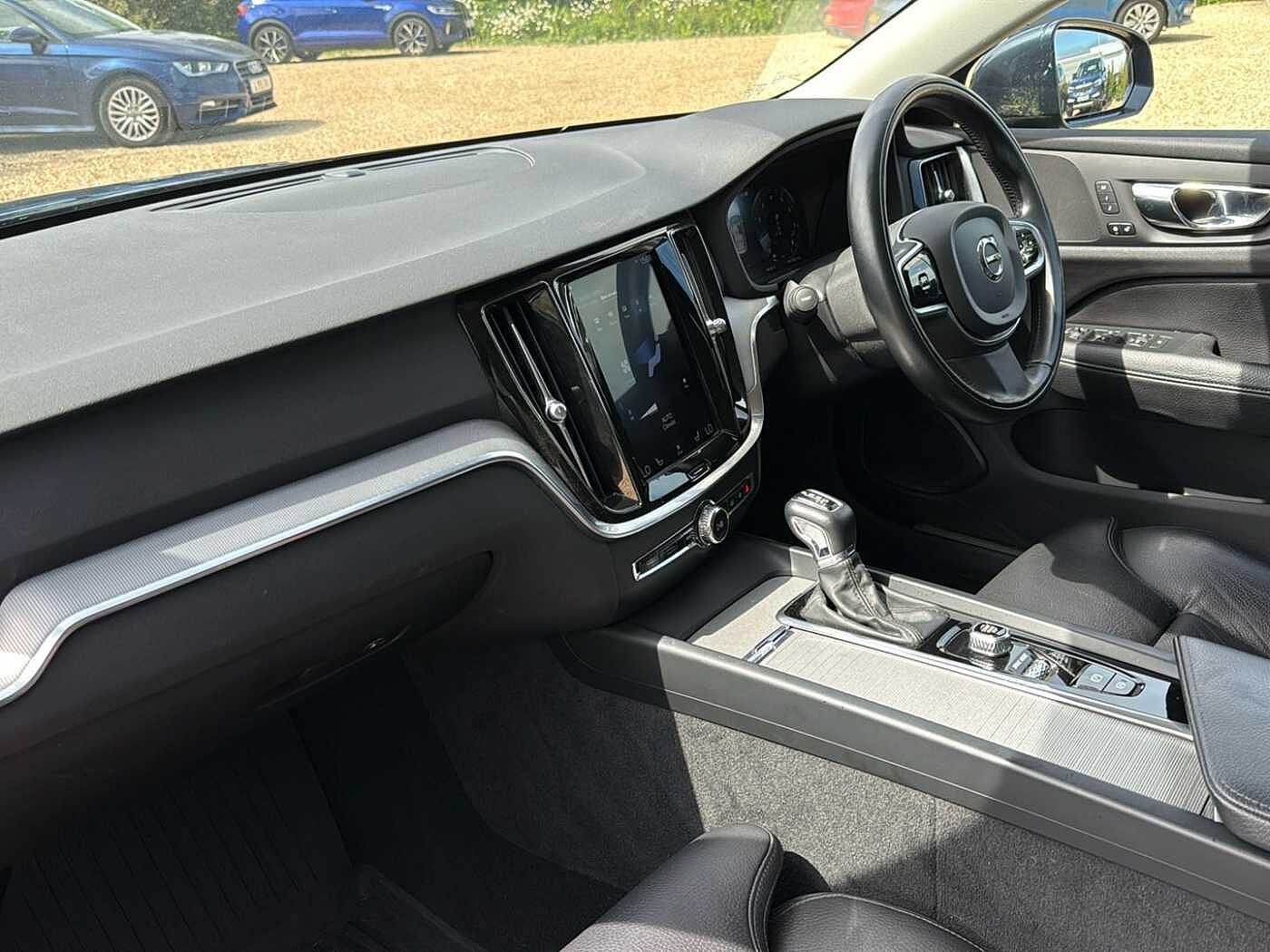 Volvo V60 Cross Country T5 AWD Plus Automatic