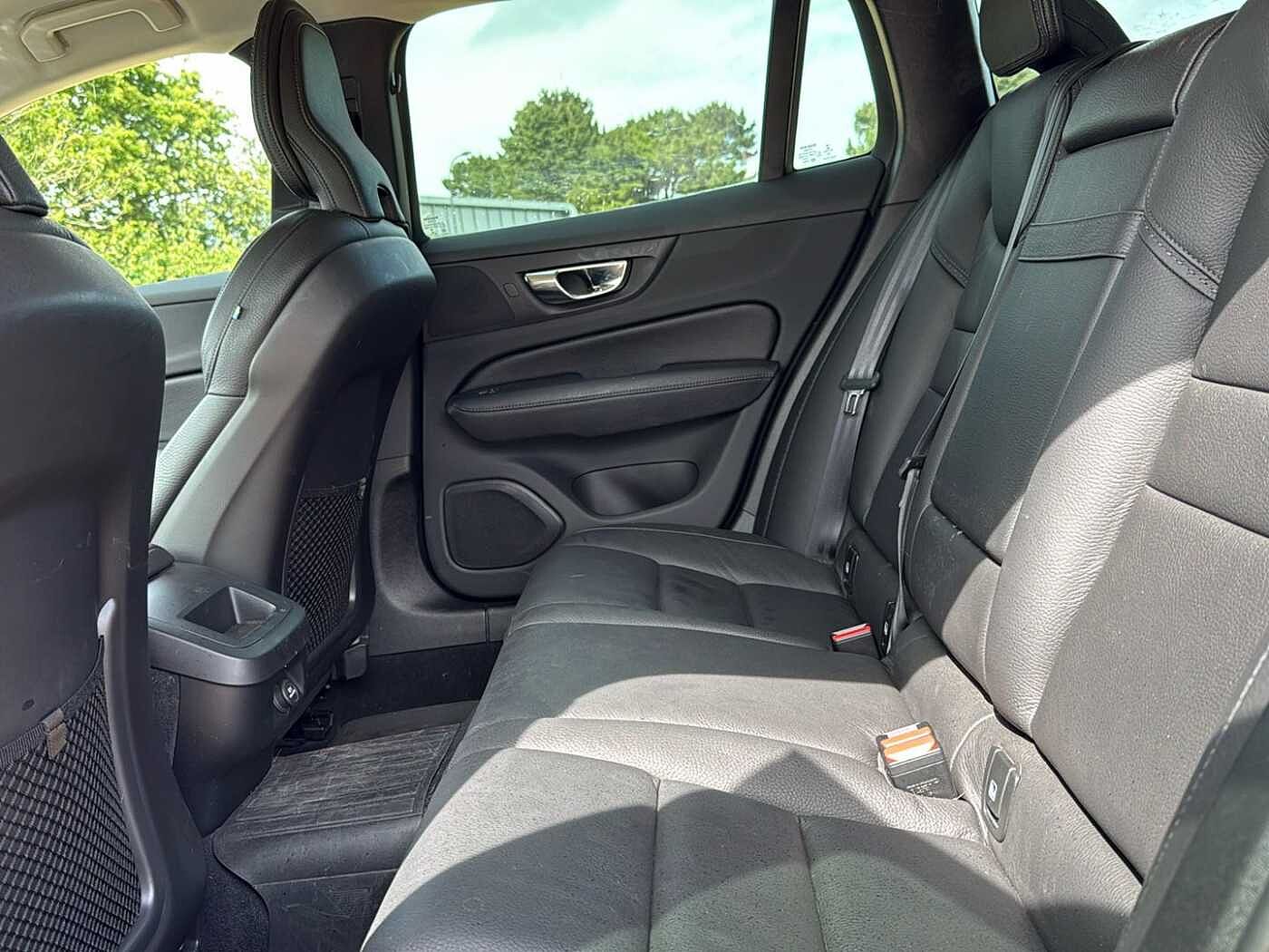 Volvo V60 Cross Country T5 AWD Plus Automatic