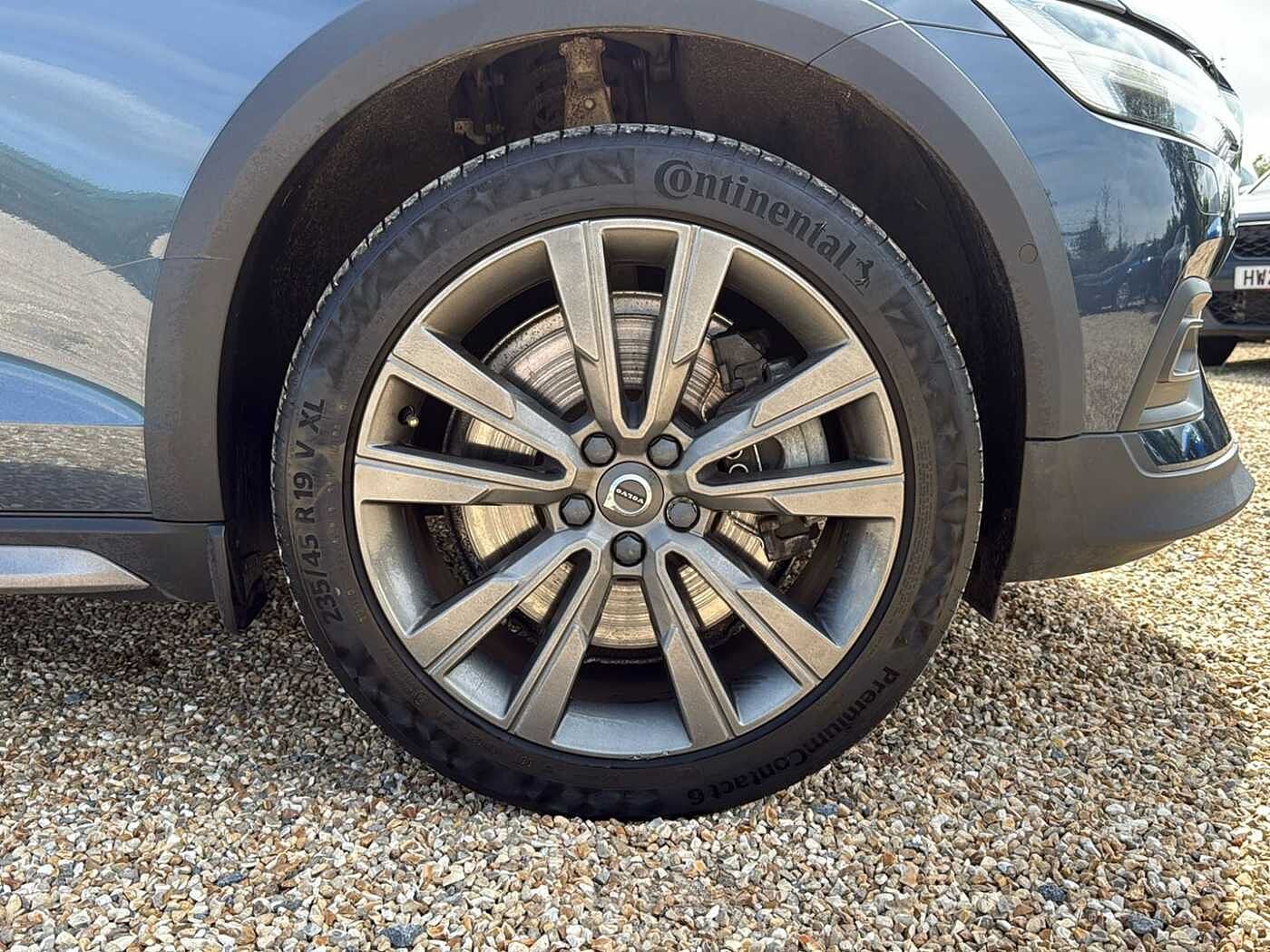 Volvo V60 Cross Country T5 AWD Plus Automatic