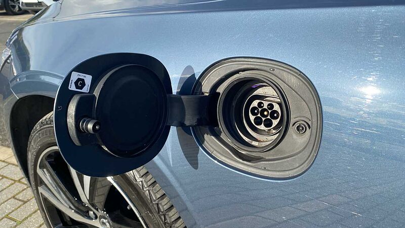 Volvo S90 Recharge R-Design, T8 AWD plug-in hybrid