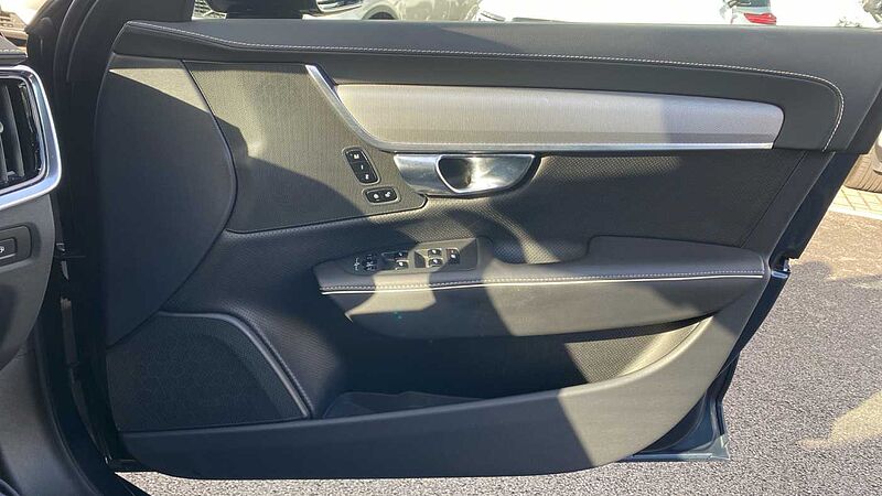 Volvo S90 Recharge R-Design, T8 AWD plug-in hybrid