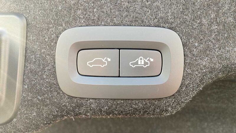 Volvo S90 Recharge R-Design, T8 AWD plug-in hybrid