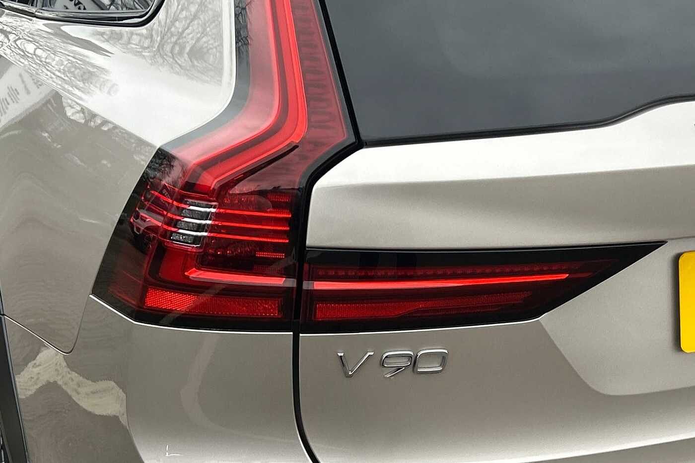 Volvo V90 Cross Country 2.0 B5P Cross Country Plus 5dr AWD Auto