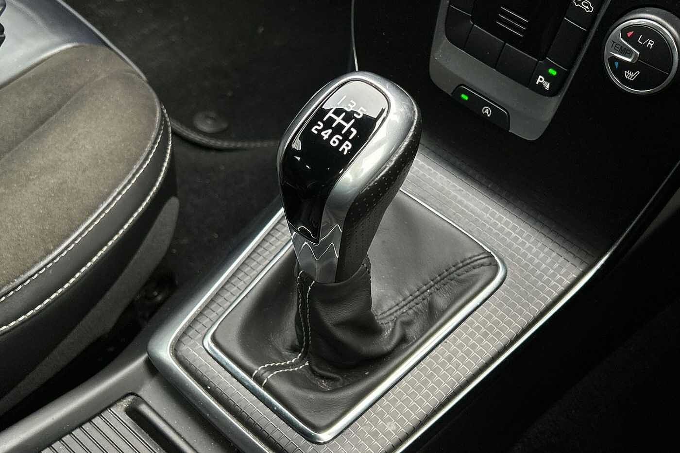 Volvo V40 D2 R-Design Manual