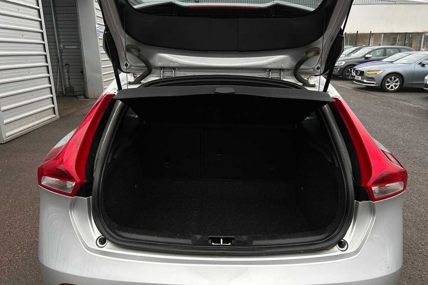 Volvo V40 D2 R-Design Manual