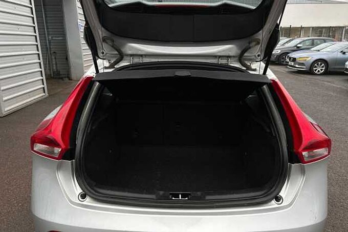 Volvo V40 D2 R-Design Manual