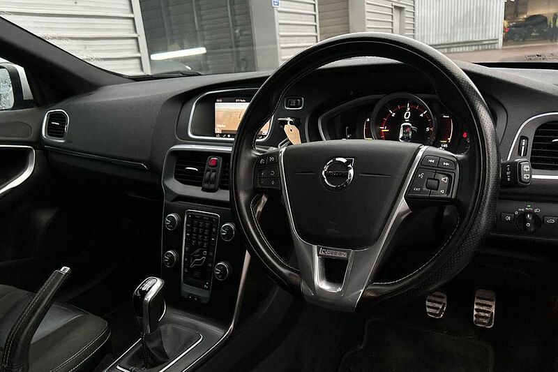 Volvo V40 D2 R-Design Manual