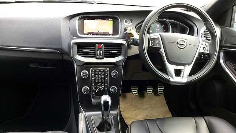 Volvo V40 D4 R-Design Pro Nav + Leather, Heated Seats, Heated screen, High perf audio