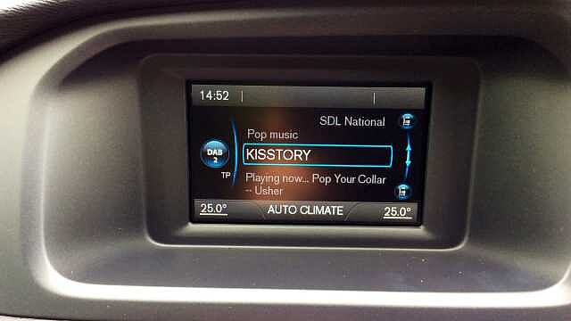 Volvo V40 D2 (115bhp) R Design + Rear Park Assist+ 1 Private Owner From New