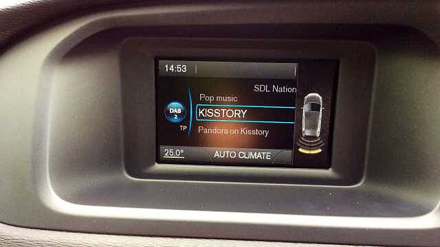 Volvo V40 D2 (115bhp) R Design + Rear Park Assist+ 1 Private Owner From New