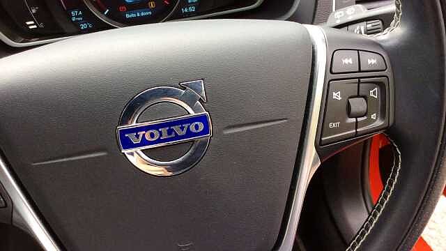 Volvo V40 D2 (115bhp) R Design + Rear Park Assist+ 1 Private Owner From New