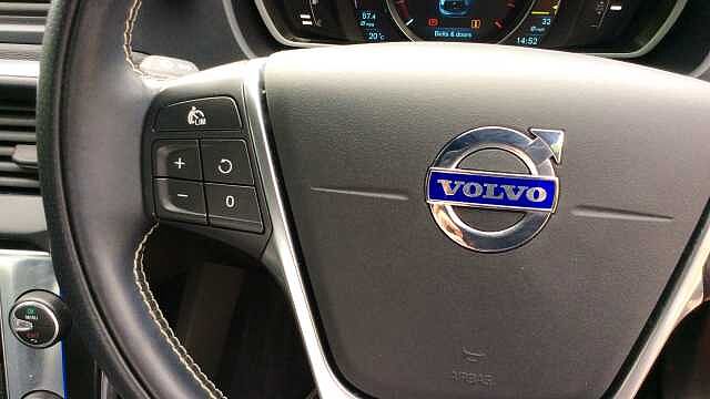 Volvo V40 D2 (115bhp) R Design + Rear Park Assist+ 1 Private Owner From New