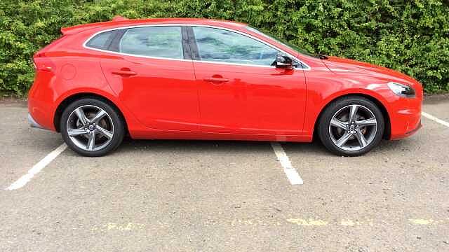 Volvo V40 D2 (115bhp) R Design + Rear Park Assist+ 1 Private Owner From New