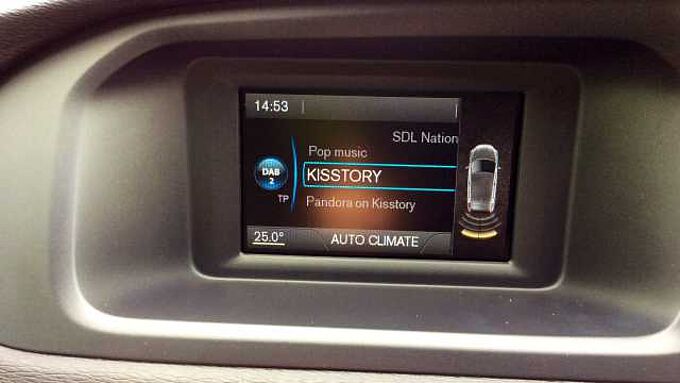 Volvo V40 D2 (115bhp) R Design + Rear Park Assist+ 1 Private Owner From New