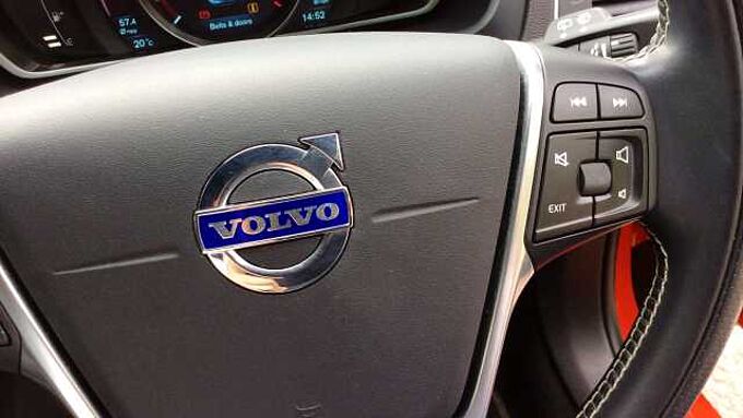 Volvo V40 D2 (115bhp) R Design + Rear Park Assist+ 1 Private Owner From New