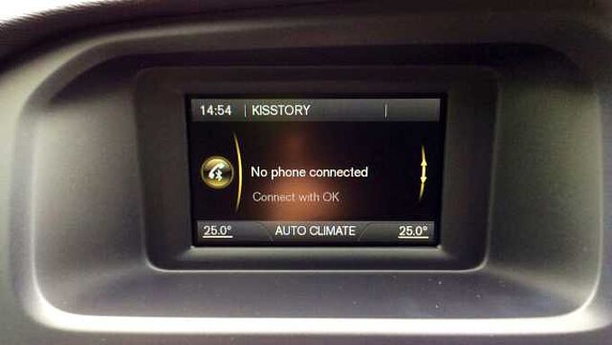 Volvo V40 D2 (115bhp) R Design + Rear Park Assist+ 1 Private Owner From New