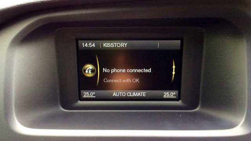 Volvo V40 D2 (115bhp) R Design + Rear Park Assist+ 1 Private Owner From New