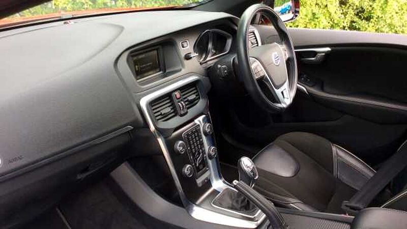 Volvo V40 D2 (115bhp) R Design + Rear Park Assist+ 1 Private Owner From New