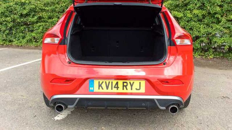 Volvo V40 D2 (115bhp) R Design + Rear Park Assist+ 1 Private Owner From New