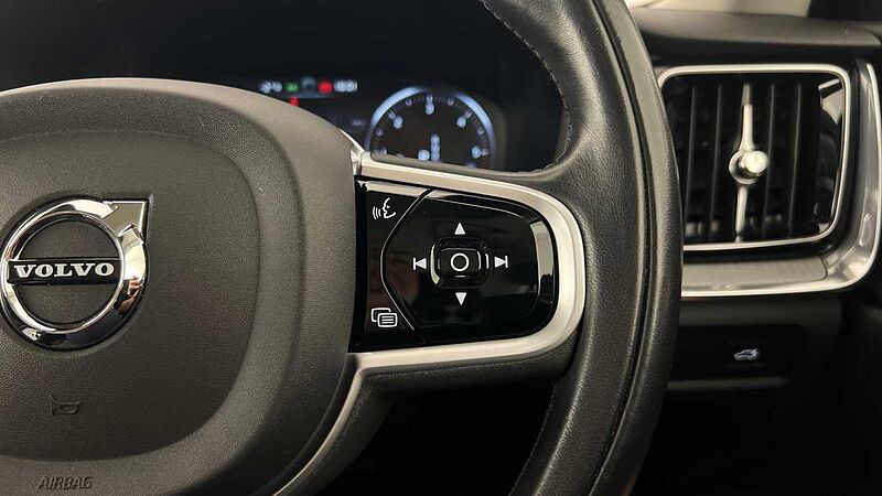 Volvo V60 B4 Cross Country Pro B4 AWD mild hybrid Keyless Heated Seats Rear Camera