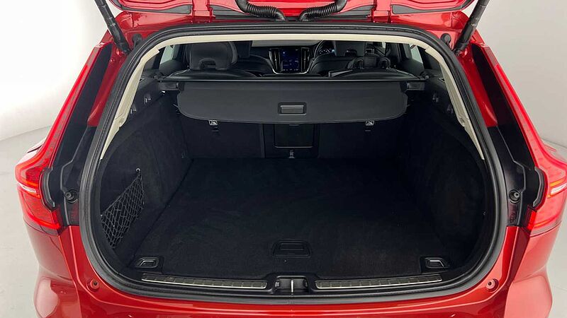 Volvo V60 B4 Cross Country Pro B4 AWD mild hybrid Keyless Heated Seats Rear Camera