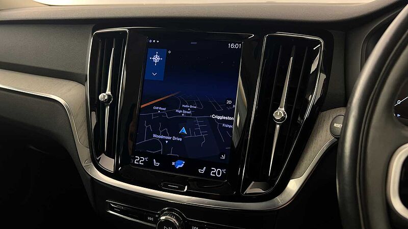 Volvo V60 B4 Cross Country Pro B4 AWD mild hybrid Keyless Heated Seats Rear Camera