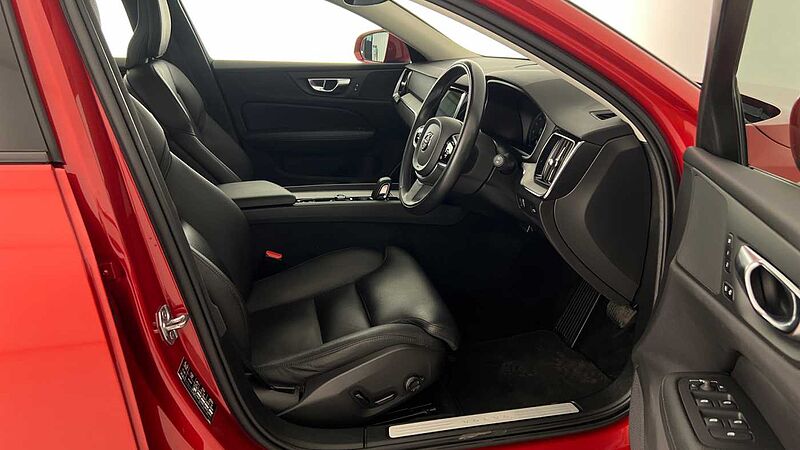 Volvo V60 B4 Cross Country Pro B4 AWD mild hybrid Keyless Heated Seats Rear Camera