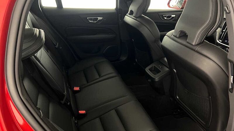 Volvo V60 B4 Cross Country Pro B4 AWD mild hybrid Keyless Heated Seats Rear Camera