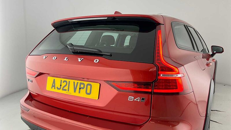Volvo V60 B4 Cross Country Pro B4 AWD mild hybrid Keyless Heated Seats Rear Camera