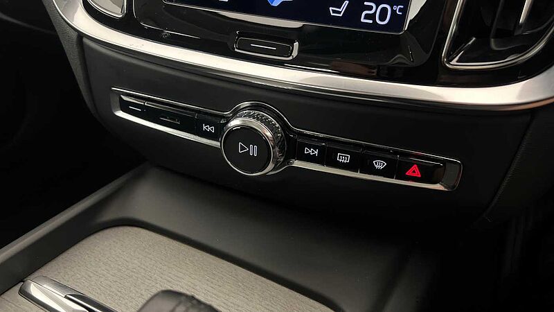 Volvo V60 B4 Cross Country Pro B4 AWD mild hybrid Keyless Heated Seats Rear Camera