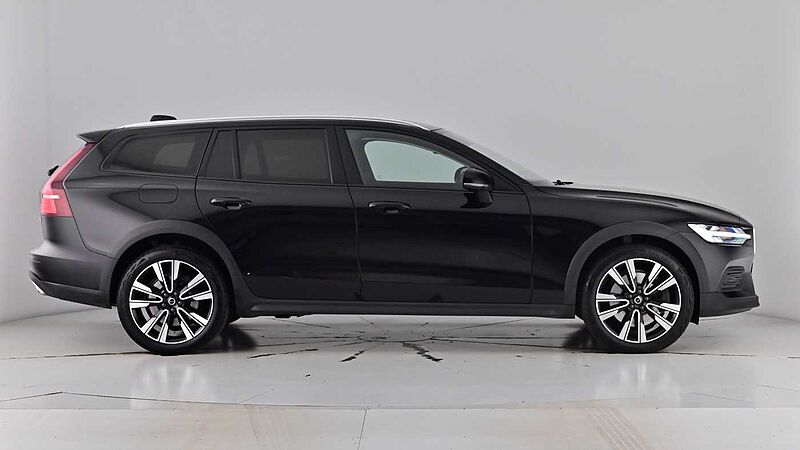 Volvo V60 Cross Country B5 AWD mild hybrid Panoramic Sunroof Adaptive Cruise 360 Camera 19' Alloys