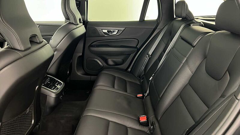 Volvo V60 Cross Country B5 AWD mild hybrid Panoramic Sunroof Adaptive Cruise 360 Camera 19' Alloys