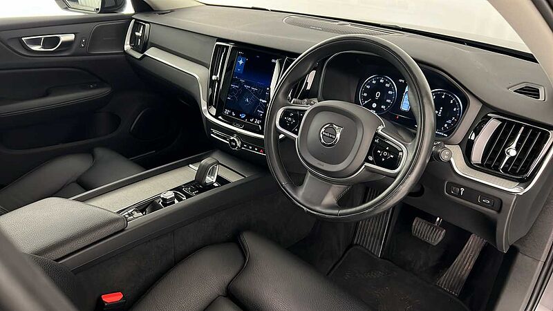 Volvo V60 Cross Country B5 AWD mild hybrid Panoramic Sunroof Adaptive Cruise 360 Camera 19' Alloys