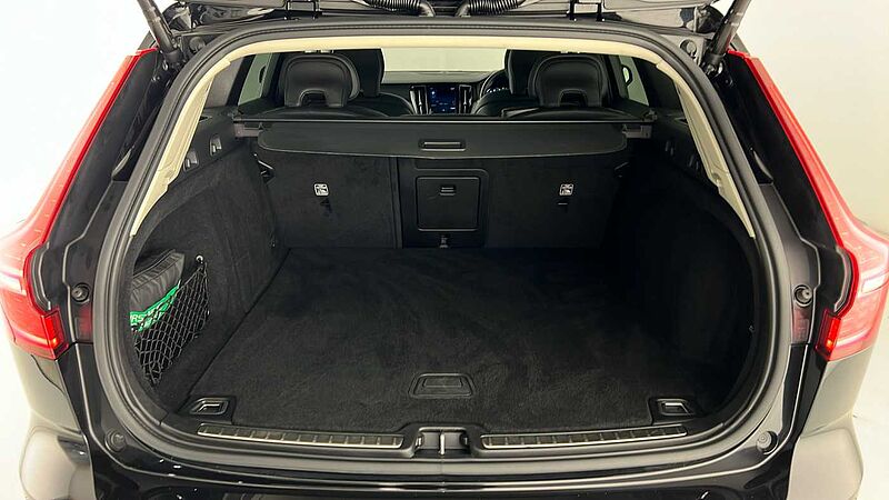 Volvo V60 Cross Country B5 AWD mild hybrid Panoramic Sunroof Adaptive Cruise 360 Camera 19' Alloys