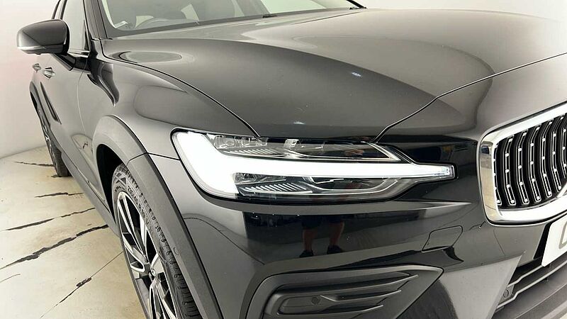 Volvo V60 Cross Country B5 AWD mild hybrid Panoramic Sunroof Adaptive Cruise 360 Camera 19' Alloys