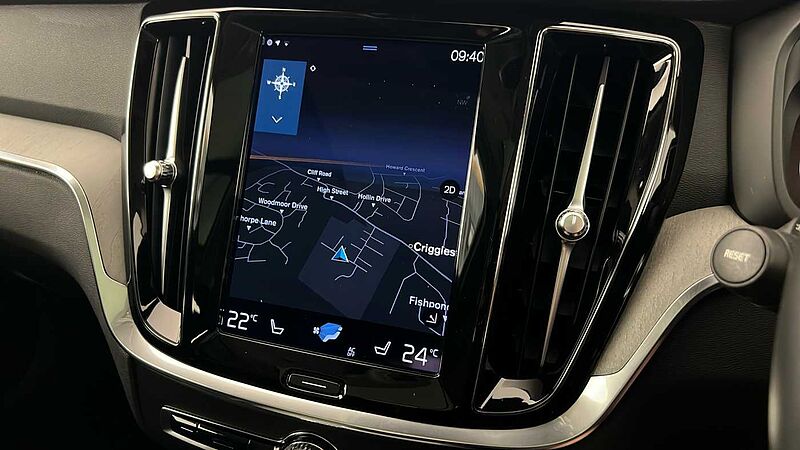 Volvo V60 Cross Country B5 AWD mild hybrid Panoramic Sunroof Adaptive Cruise 360 Camera 19' Alloys