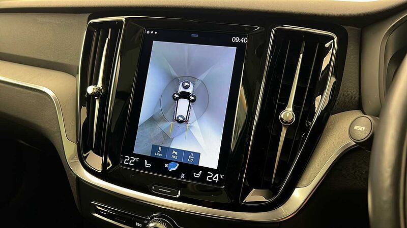 Volvo V60 Cross Country B5 AWD mild hybrid Panoramic Sunroof Adaptive Cruise 360 Camera 19' Alloys