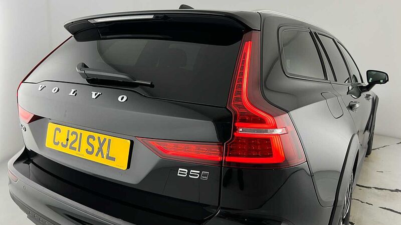 Volvo V60 Cross Country B5 AWD mild hybrid Panoramic Sunroof Adaptive Cruise 360 Camera 19' Alloys