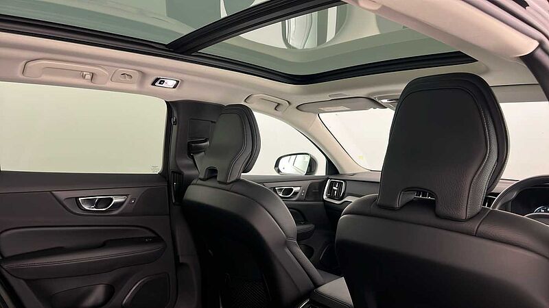 Volvo V60 Cross Country B5 AWD mild hybrid Panoramic Sunroof Adaptive Cruise 360 Camera 19' Alloys