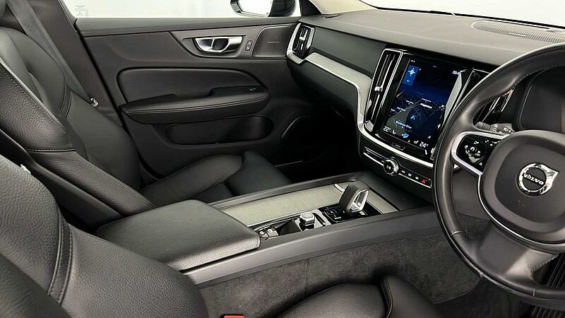 Volvo V60 Cross Country B5 AWD mild hybrid Panoramic Sunroof Adaptive Cruise 360 Camera 19' Alloys