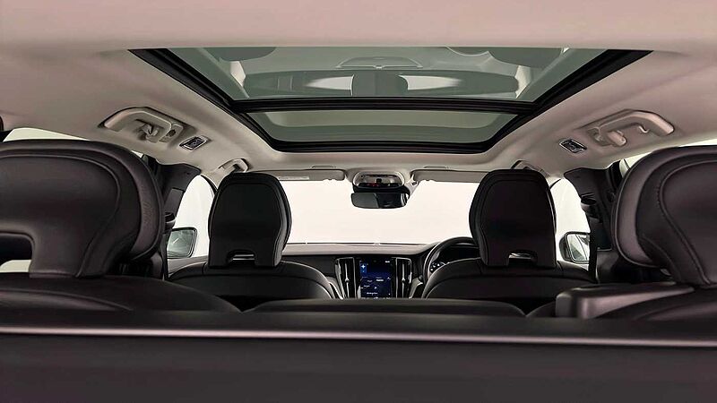 Volvo V60 Cross Country B5 AWD mild hybrid Panoramic Sunroof Adaptive Cruise 360 Camera 19' Alloys