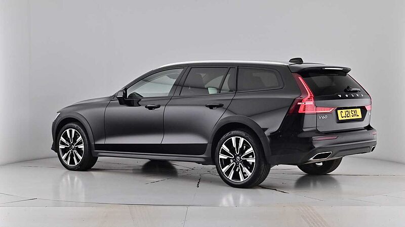 Volvo V60 Cross Country B5 AWD mild hybrid Panoramic Sunroof Adaptive Cruise 360 Camera 19' Alloys
