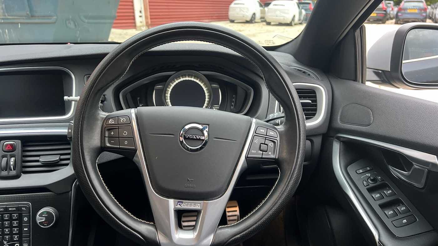 Volvo V40 T3 R-Design Pro Automatic (Winter Pack)